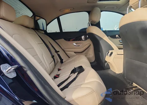 2021 Mercedes-Benz C 300 z USA, uszkodzony, nr VIN W1KWF8DB2MR631794